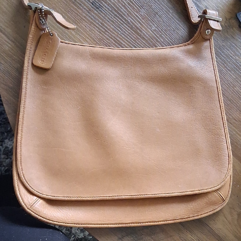 Coach Saddle Shoulder Bag in Light Tan Leather
